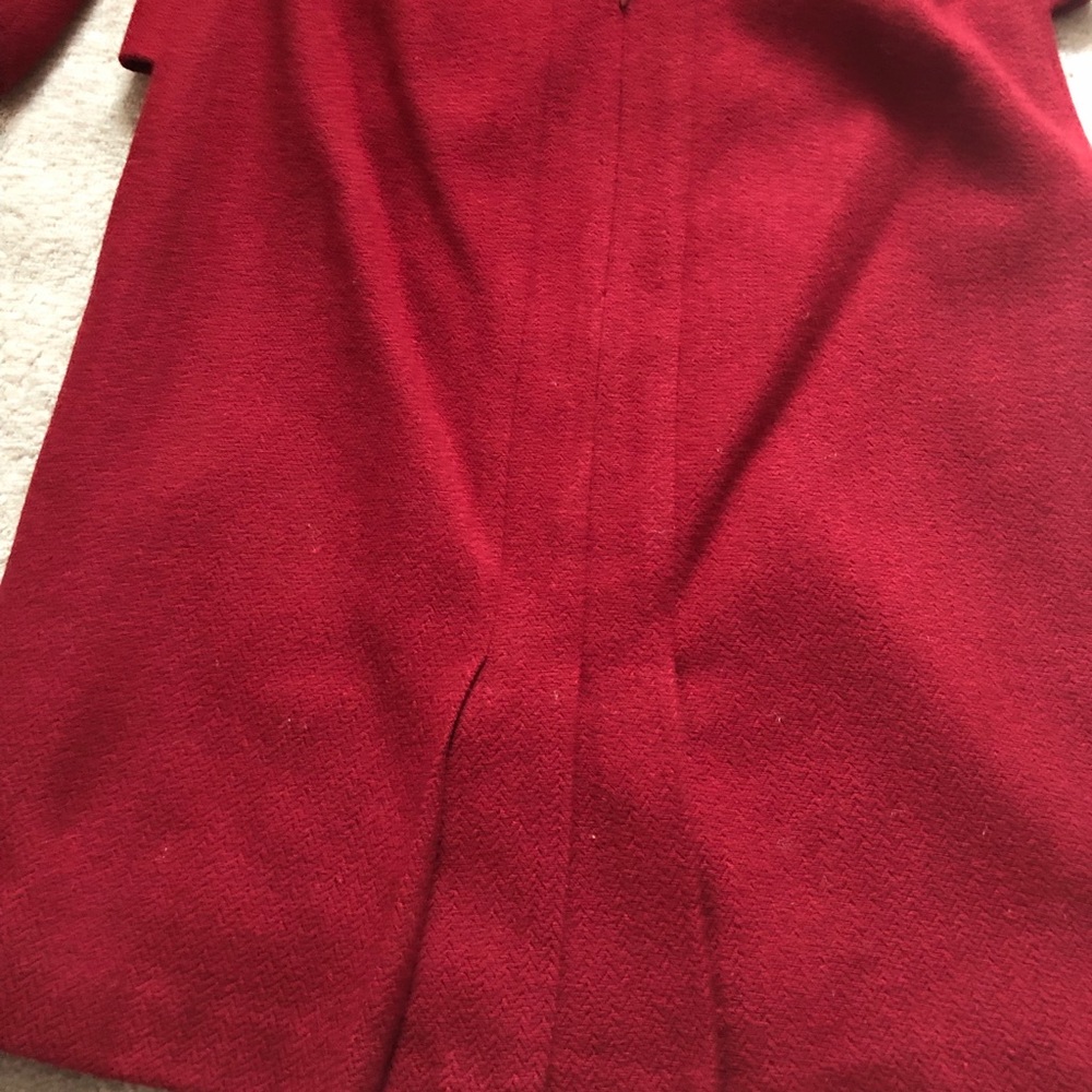 Tahari outfit, 2 pieces, size 4p. Worn only once.